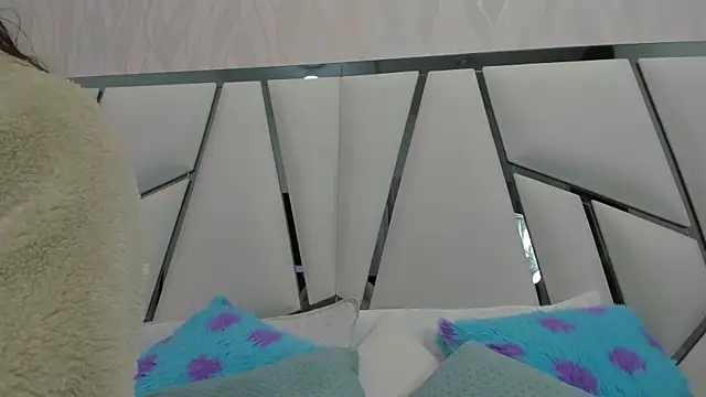  aurora18  online show from 04-13-26, 03:10