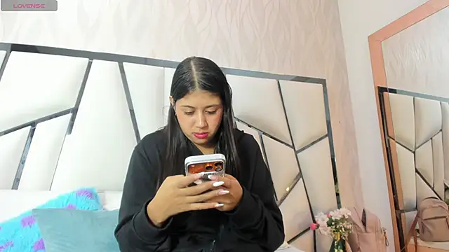  aurora18  online show from 02-13-26, 03:06