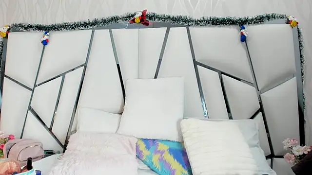  aurora18  online show from 11-23-25, 03:05