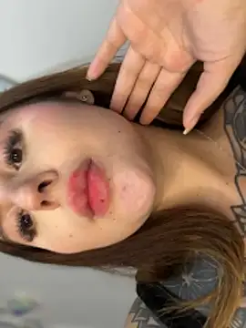 ValerieHilton online show from 12-21-25, 01:19