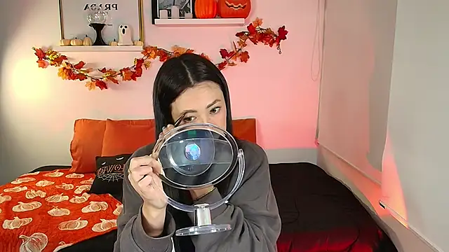 lilyy evanss online show from 10-04-25, 11:50