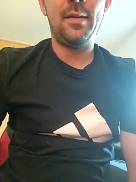 Snapshot of magicSeX4You chatting on 02-02-25, 02:24 magicSeX4You online show from 02-02-25, 02:24