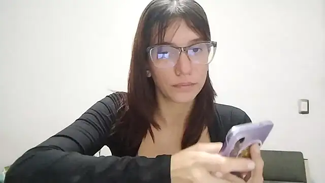 Snapshot of Luna-e-Franco1 chatting on 04-29-26, 02:05 Luna-e-Franco1 online show from 04-29-26, 02:05