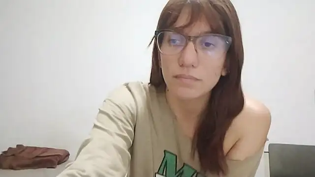 Snapshot of Luna-e-Franco1 chatting on 06-27-26, 12:27 Luna-e-Franco1 online show from 06-27-26, 12:27