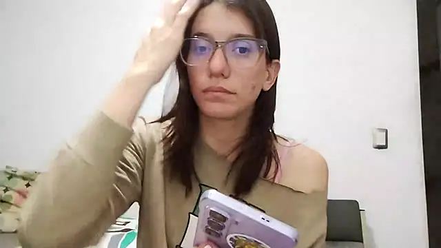 Snapshot of Luna-e-Franco1 chatting on 04-18-26, 11:05 Luna-e-Franco1 online show from 04-18-26, 11:05