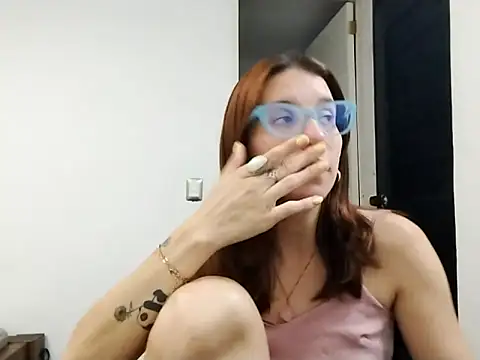 Luna-e-Franco1 online show from 10-19-25, 01:30