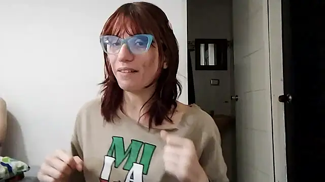 Snapshot of Luna-e-Franco1 chatting on 01-18-26, 06:22 Luna-e-Franco1 online show from 01-18-26, 06:22