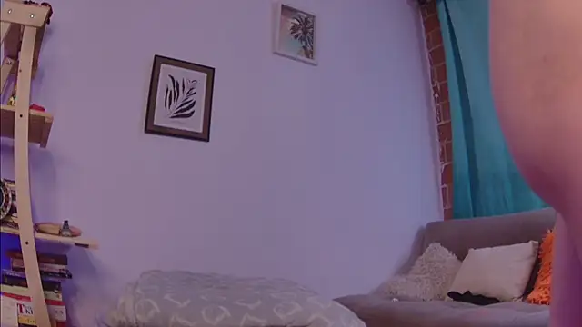 Lucy Princes online show from 02-19-25, 03:50