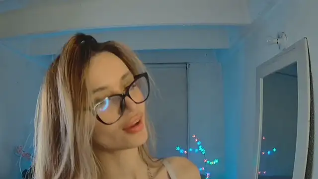 Lucy Princes online show from 06-11-26, 12:32