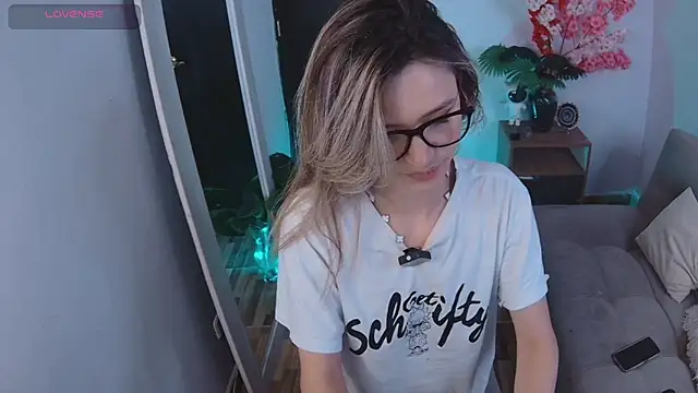 Lucy Princes online show from 09-30-25, 06:30