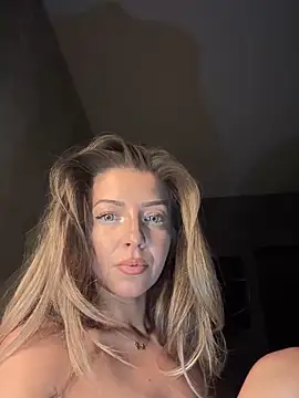 Snapshot of SonyaD_ chatting on 03-04-25, 05:42 SonyaD  online show from 03-04-25, 05:42