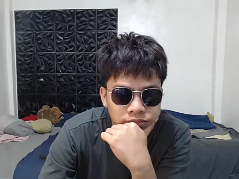 Snapshot of Prince_hottie chatting on 10-14-25, 08:37 Prince hottie online show from 10-14-25, 08:37