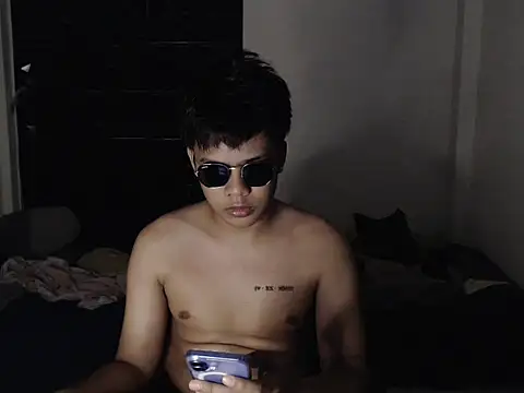 Snapshot of Prince_hottie chatting on 10-23-25, 05:22 Prince hottie online show from 10-23-25, 05:22