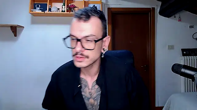 Snapshot of cek_186 chatting on 02-06-26, 08:32 cek 186 online show from 02-06-26, 08:32