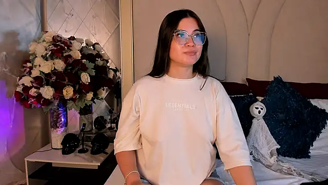 CamilaSofiia online show from 10-18-25, 07:38