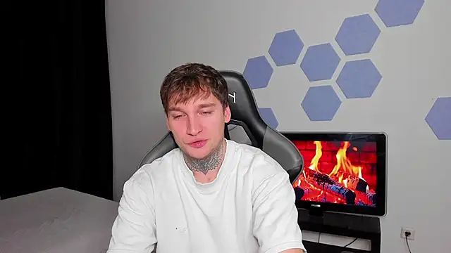 Chris Tyson online show from 10-13-25, 04:08