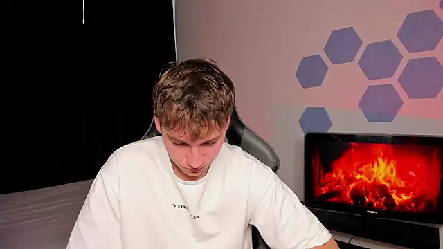 Chris Tyson online show from 10-04-25, 10:06