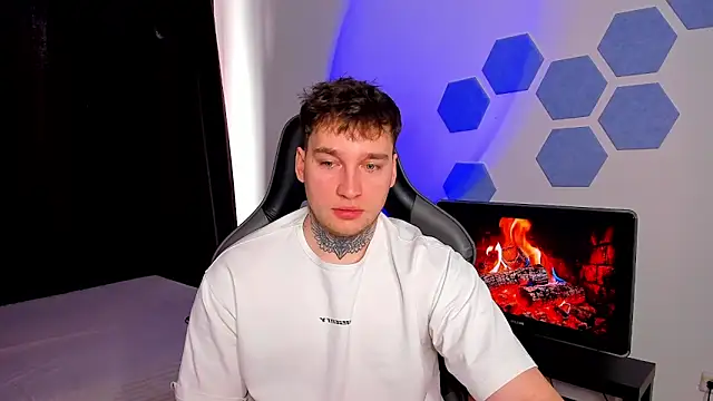 Snapshot of Chris_Tyson chatting on 02-09-26, 08:23 Chris Tyson online show from 02-09-26, 08:23