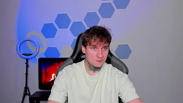 Chris Tyson online show from 10-31-25, 01:13