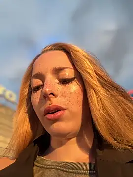 LoraaDoll online show from 09-18-25, 03:37