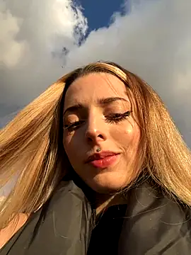 LoraaDoll online show from 10-18-25, 01:13