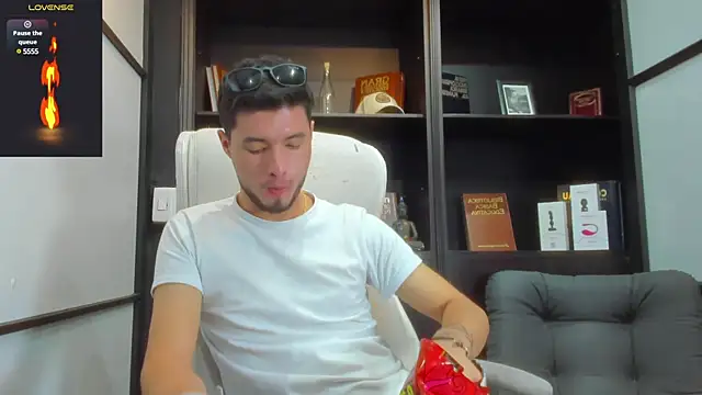 EdwardRoss  online show from 03-18-25, 10:26