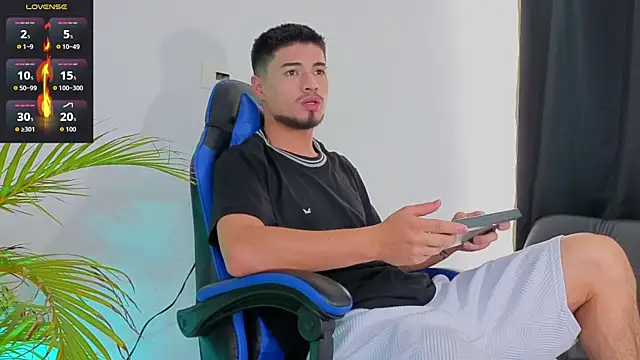 EdwardRoss  online show from 11-21-25, 04:28