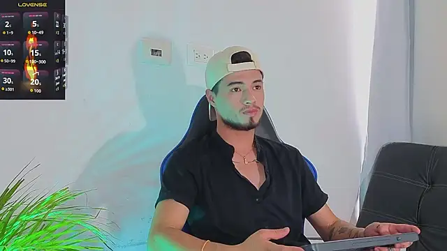 EdwardRoss  online show from 02-23-26, 08:09