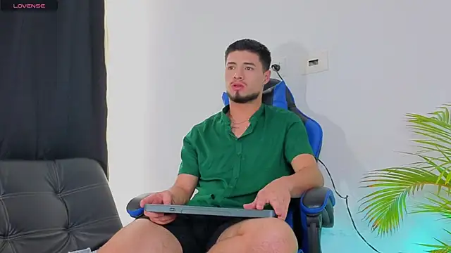 EdwardRoss  online show from 11-12-25, 07:51