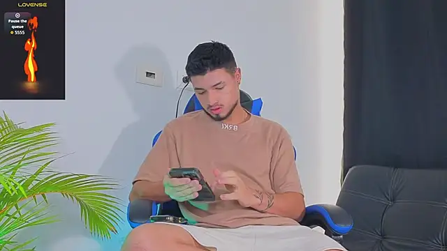 EdwardRoss  online show from 10-25-25, 08:09