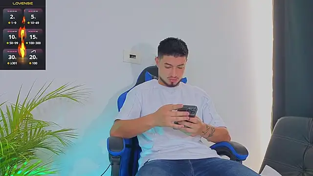 EdwardRoss  online show from 10-19-25, 04:32