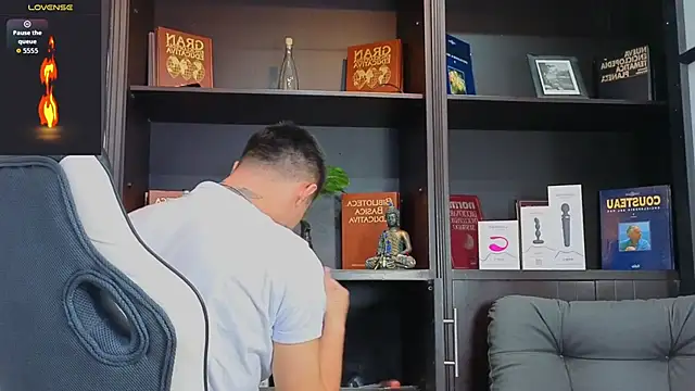 EdwardRoss  online show from 10-07-25, 07:15