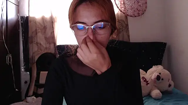 Kate lorens9 online show from 10-18-25, 04:20