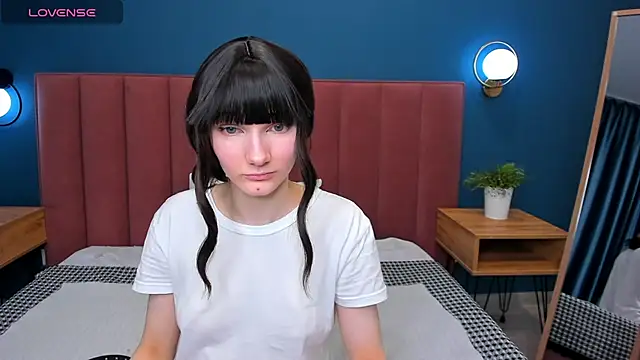 Snapshot of Lili_flowerr chatting on 03-11-25, 05:13 Lili flowerr online show from 03-11-25, 05:13