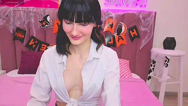 Lili flowerr online show from 10-29-25, 11:09