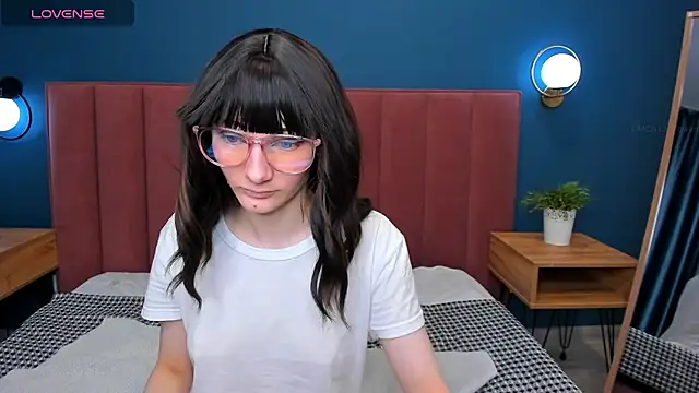 Snapshot of Lili_flowerr chatting on 03-11-25, 08:19 Lili flowerr online show from 03-11-25, 08:19