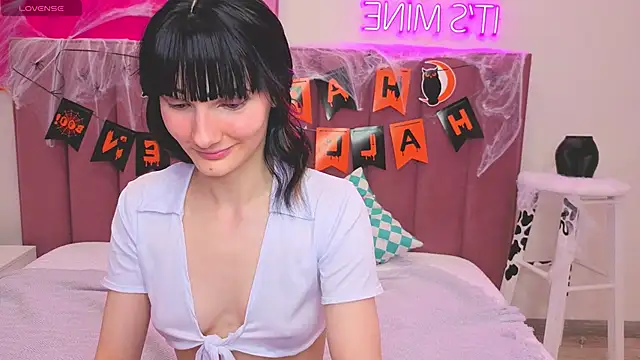 Lili flowerr online show from 10-24-25, 10:25