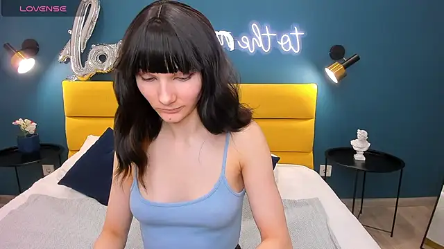 Snapshot of Lili_flowerr chatting on 02-26-25, 06:51 Lili flowerr online show from 02-26-25, 06:51