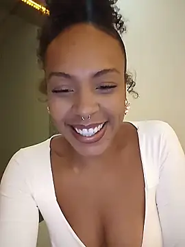 Julia Pretinha online show from 05-11-26, 01:45
