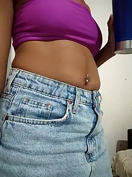 Snapshot of Julia_Pretinha chatting on 03-15-25, 11:17 Julia Pretinha online show from 03-15-25, 11:17