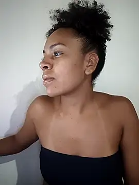 Snapshot of Julia_Pretinha chatting on 02-15-26, 02:23 Julia Pretinha online show from 02-15-26, 02:23