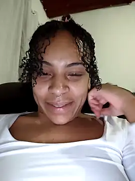 Snapshot of Julia_Pretinha chatting on 09-26-25, 02:40 Julia Pretinha online show from 09-26-25, 02:40