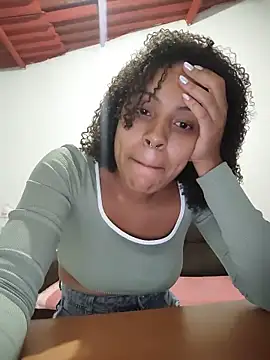 Julia Pretinha online show from 05-18-26, 01:16