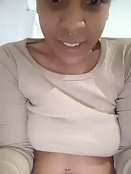 Snapshot of Julia_Pretinha chatting on 12-16-25, 01:37 Julia Pretinha online show from 12-16-25, 01:37