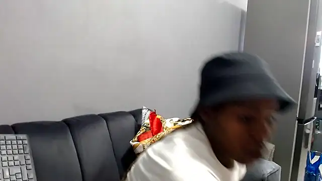 LongPussyLipsxx online show from 10-25-25, 03:45