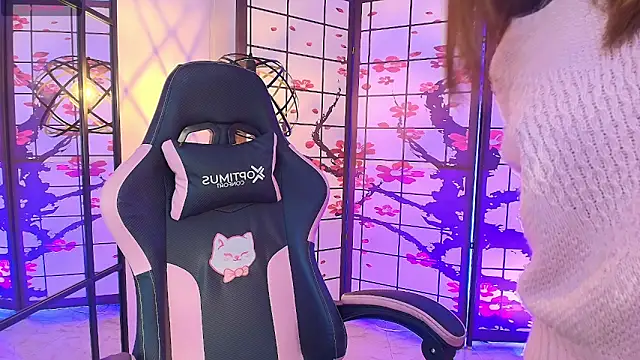 Snapshot of Fluffy_Bubble21 chatting on 03-05-26, 04:20 Fluffy Bubble21 online show from 03-05-26, 04:20