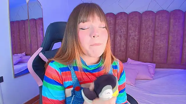 Snapshot of Fluffy_Bubble21 chatting on 04-17-26, 04:26 Fluffy Bubble21 online show from 04-17-26, 04:26