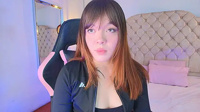 Snapshot of Fluffy_Bubble21 chatting on 03-07-26, 04:30 Fluffy Bubble21 online show from 03-07-26, 04:30