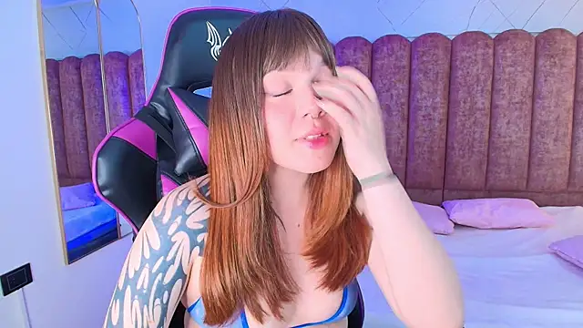 Snapshot of Fluffy_Bubble21 chatting on 03-26-26, 04:33 Fluffy Bubble21 online show from 03-26-26, 04:33