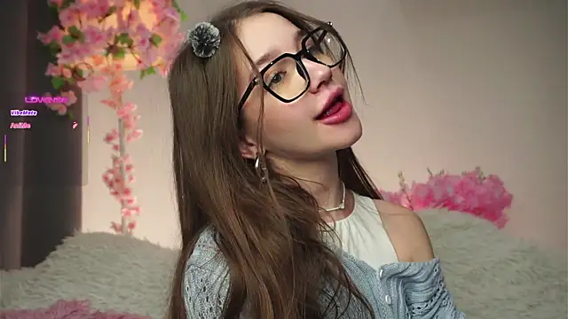 AmiLewis online show from 11-08-25, 01:09